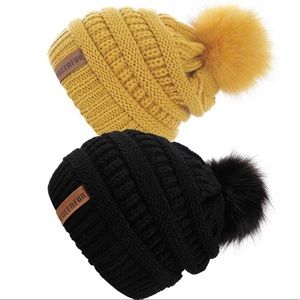 2 Five⭐️ Rated Slouchy Beanies w Removable PomPom